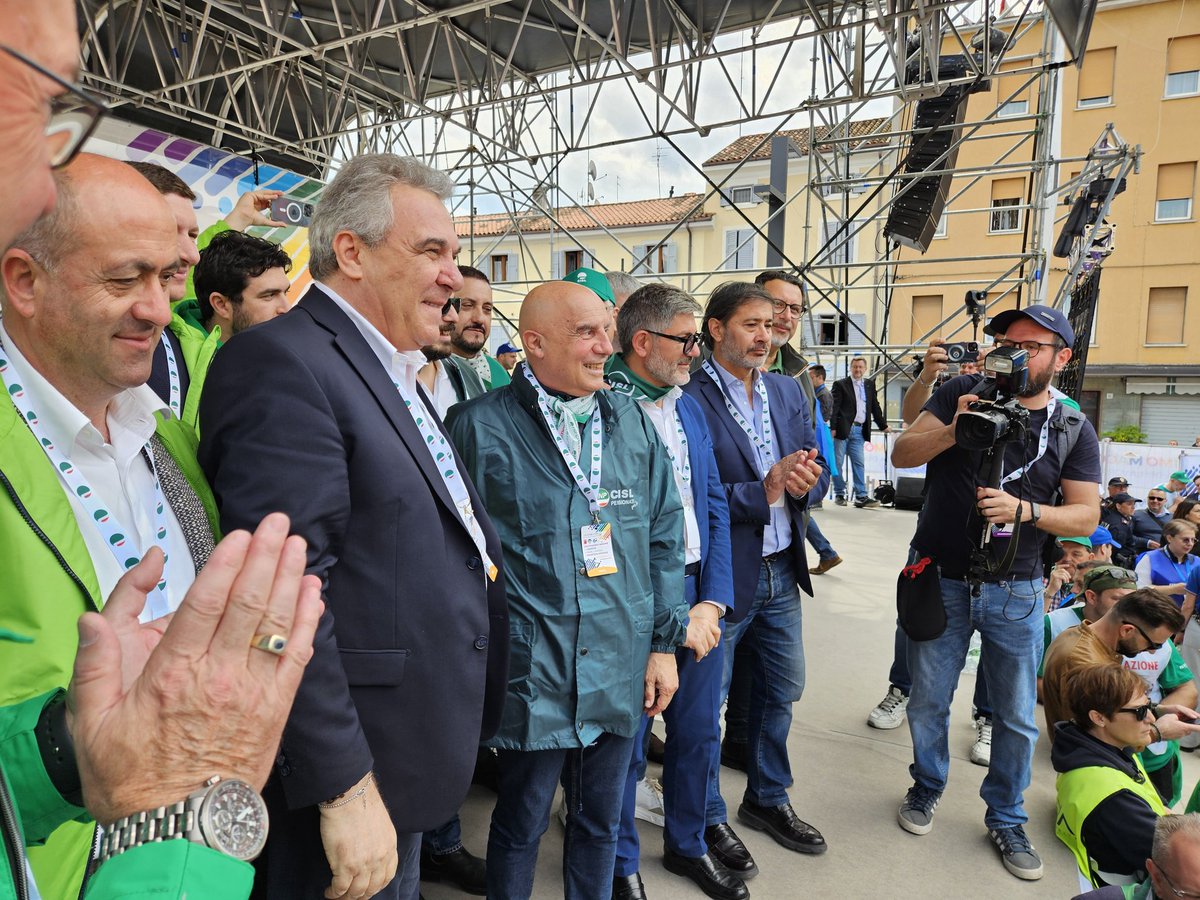 La #FaiCisl con il SG @OnofrioRota i Segr. Naz. @RaffaBuonaguro @Mohamed__Saady @GiorniPatrizio e @MaxAlbaneseFai a #Monfalcone per il #PrimoMaggio di #CgilCislUil per costruire insieme un #Europa di #Pace #Lavoro e #Giustizia sociale. #1maggio2024 #1M2024 #festadeilavoratori