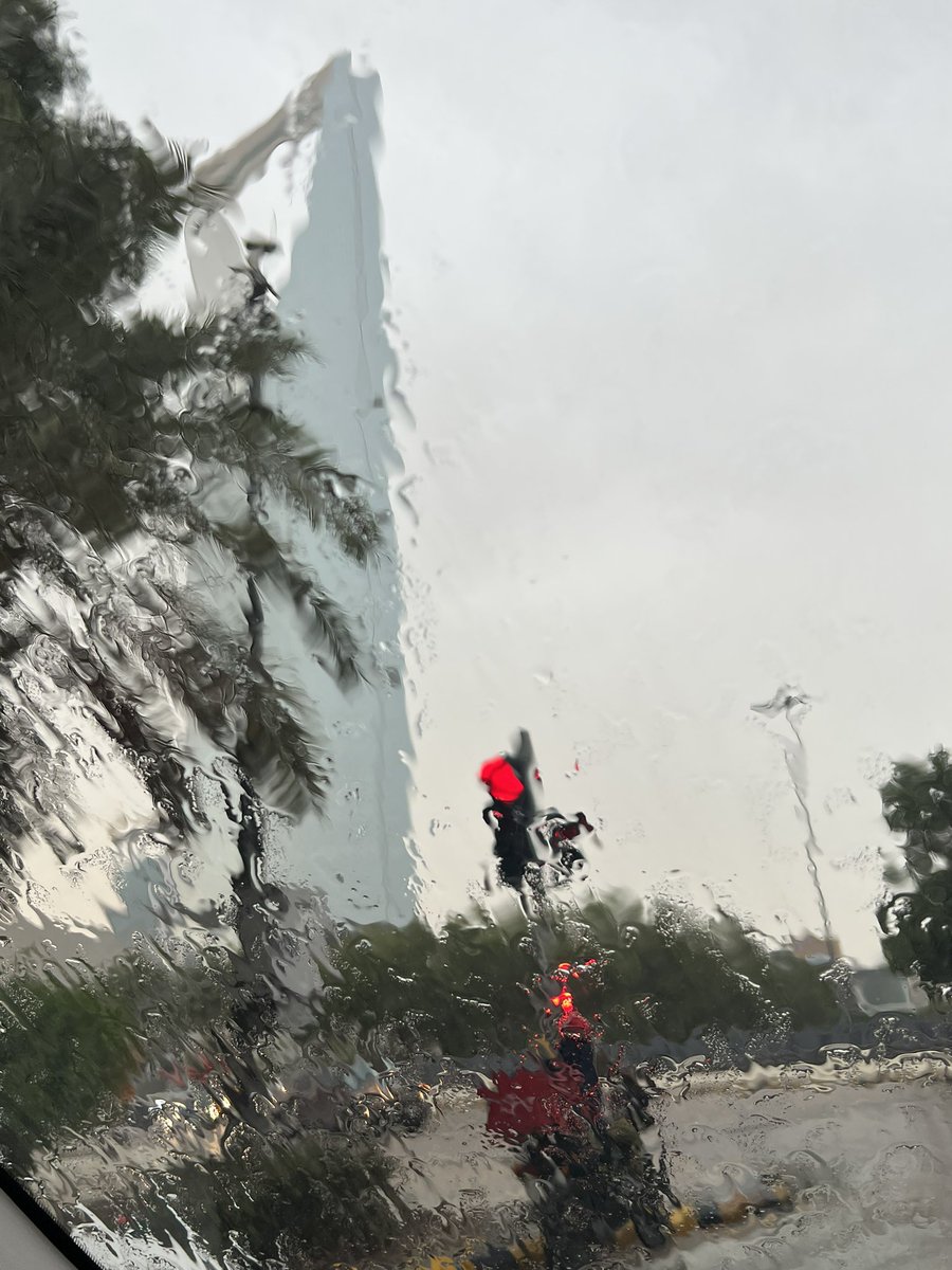 صباح ممطر في العزيزة الرياض 🤍