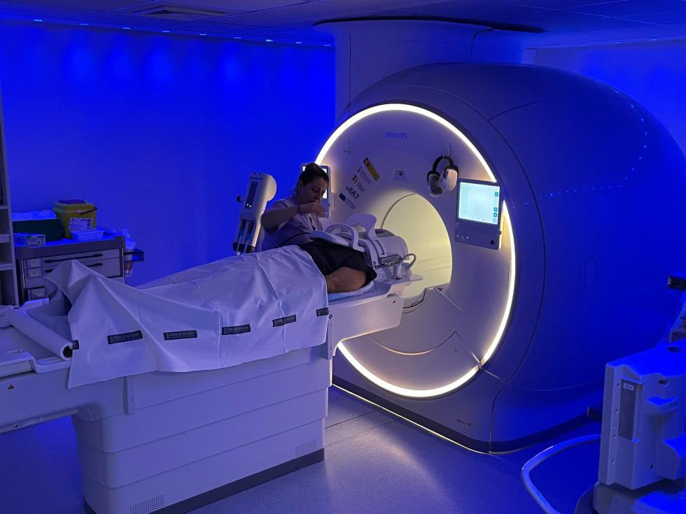 ▶️ El Hospital General Doctor Balmis de Alicante pone en marcha la primera sala de resonancia magnética de la provincia para pacientes con claustrofobia @GVAsalualicante 🔗 comunica.gva.es/es/detalle?id=…