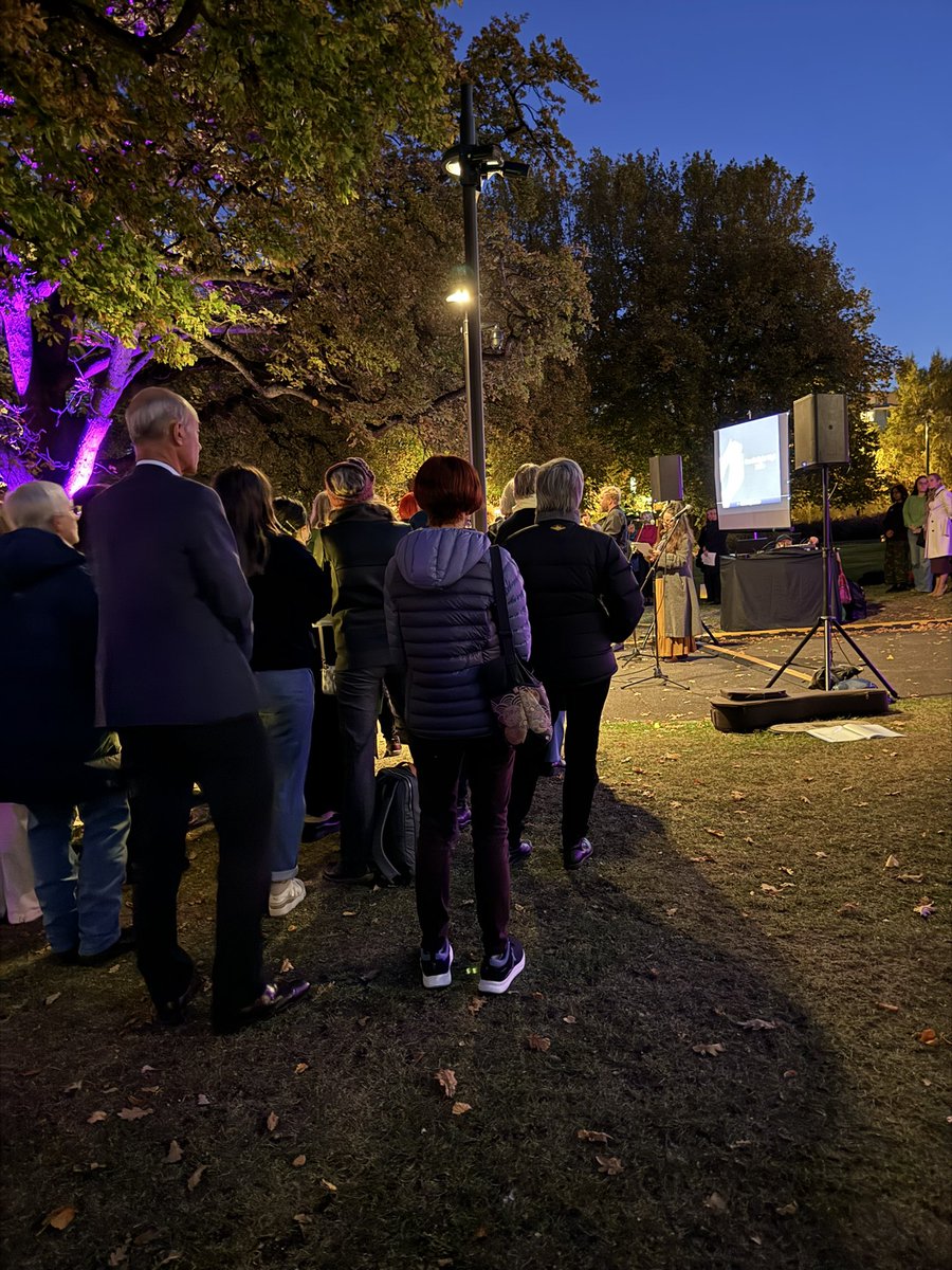 A woman dies in Australia every 3.5 days as a result of gender and family violence. Pause and consider that, another woman will have died by Saturday. We need change #politas #FVvigil