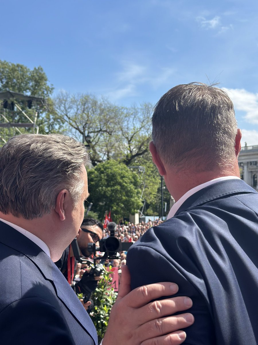 Wir in Wien setzen uns für @AndiBabler als Bundeskanzler ein! Wir wollen gestaltende Kraft in Österreich sein! ✊🏻 Für ein sozialgerechtes Österreich! #1mai #WienerWeg @SP_Wien