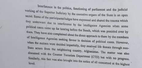 خیبر پختونخوا ہائیکورٹ ججز نے کہا ہے کے ہمیں انٹیلجنس ایجنسیز پریشرائز کرتی ہیں۔ جب ہم انکی نہیں مانتے تو دھمکیاں افغانستان سے آتی ہیں یعنی یہ جو دہشت گردی ہے اس کے پیچھے وردی ہے ججز فرما رہے ہیں