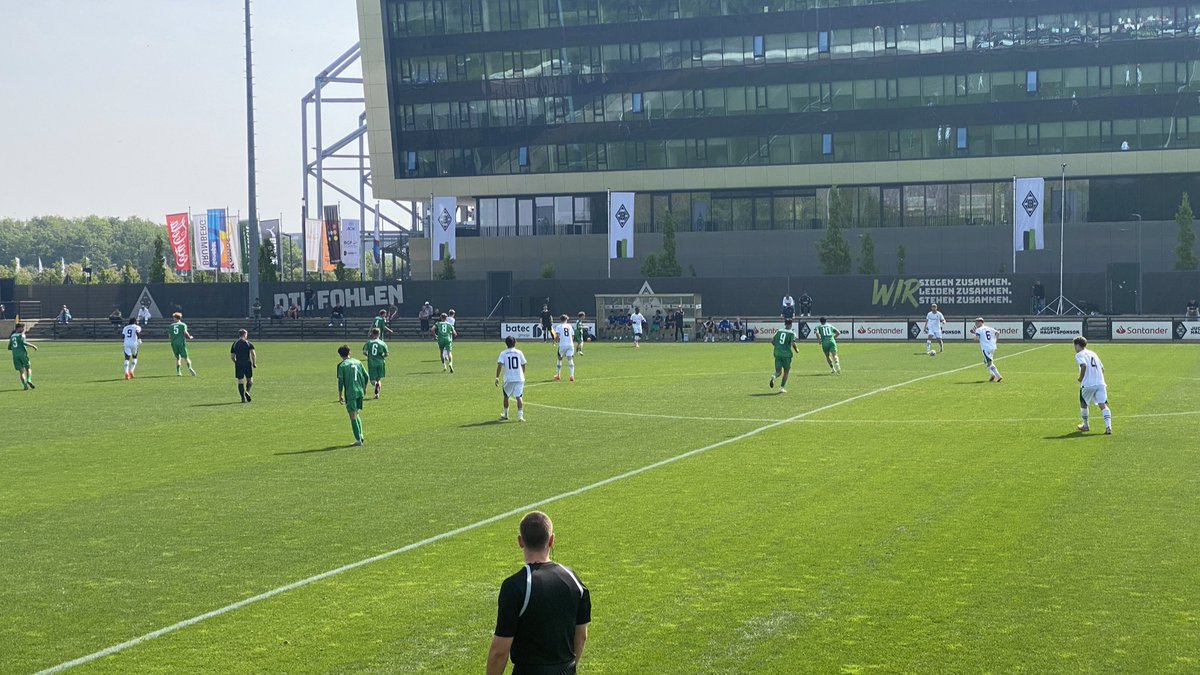 Borussias U19 will hier heute nichts anbrennen lassen beim Projekt „Noch drei Siege bis zum DM-Halbfinale“. Gegen den MSV Duisburg hat Winsley Boteli bereits nach wenigen Minuten das 1:0 erzielt.