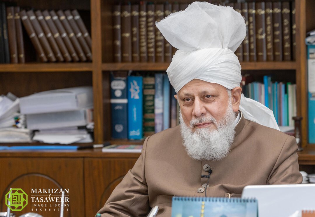 AhmadiyyaDE's tweet photo. „Unser Ziel sollte kein geringeres sein, als Frieden in jedem Dorf und jeder Stadt von jeder Nation dieser Welt, zu etablieren.“ — Seine Heiligkeit, Hadhrat Mirza Masroor Ahmad (aba)

#Kalifat https://t.co/ElpL1u370d