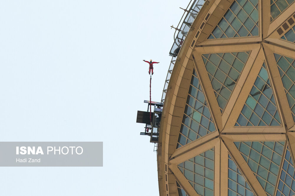 #Iran opens world’s highest bungee jumping platform Iran has inaugurated the highest bungee jumping platform at an adrenaline-pumping height of 280 meters in the Iranian capital of Tehran. The platform in Milad Tower officially received the first volunteers on Monday.