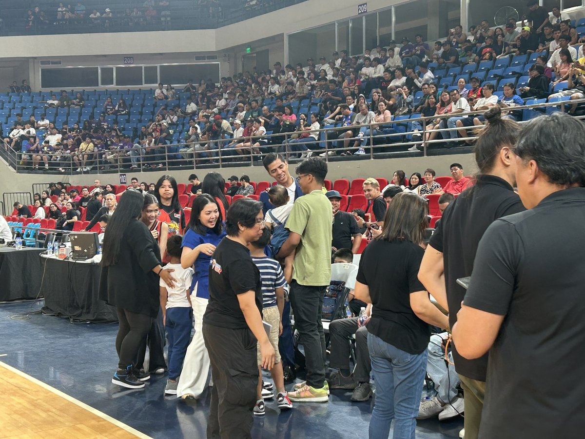 WAITING FOR SPIDERMAN… The fans inside the Philsports Arena are awaiting the jersey retirement for legendary big man Arwind Santos. @INQUIRERSports