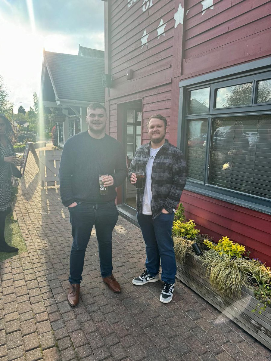 EitexUK's tweet photo. A handful of Eitex team members joined the WWe Are Wakefieldquiz night, soaking up the sunshine at HHickory's Smokehouse Horbury #TeamOuting #QuizNightFun #SunshineVibes https://t.co/nXU3PGI4sU