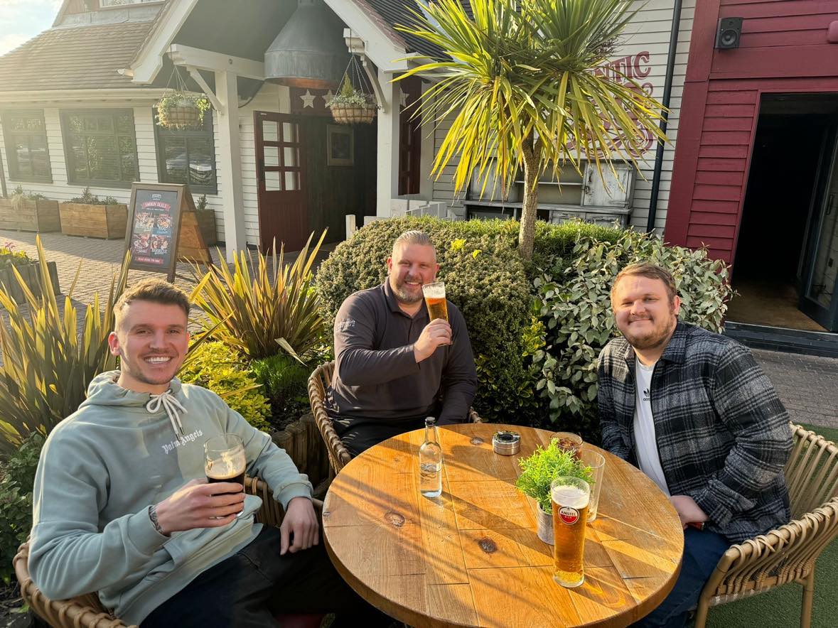 EitexUK's tweet photo. A handful of Eitex team members joined the WWe Are Wakefieldquiz night, soaking up the sunshine at HHickory's Smokehouse Horbury #TeamOuting #QuizNightFun #SunshineVibes https://t.co/nXU3PGI4sU