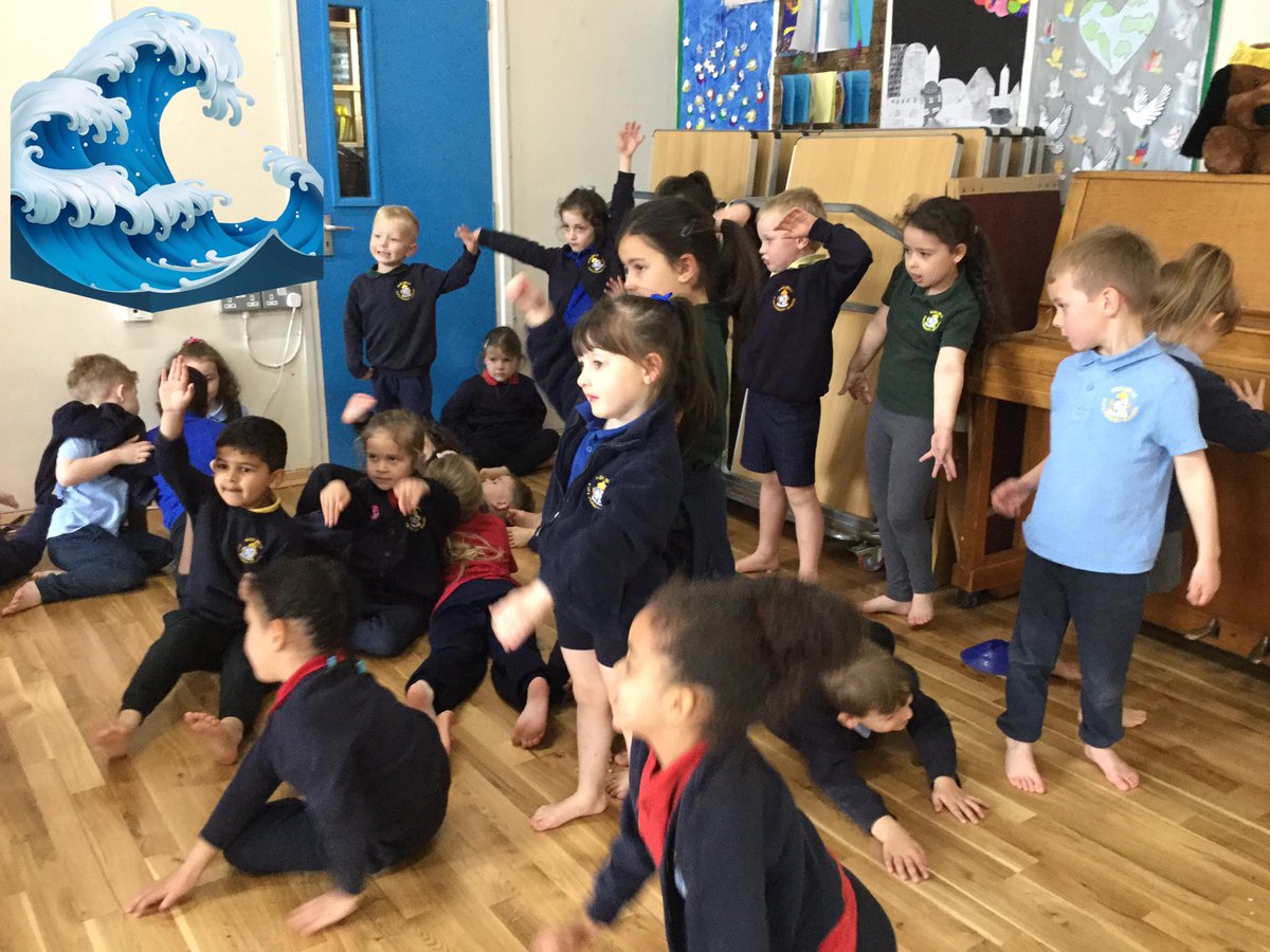 NashMillsSchool's tweet image. Reception are being sea creatures today in PE. We have chosen corners of the room to be seaweed, waves, crabs and even a spot of sunbathing and relaxing! Great listening skills Reception. #eyfsphysicaldevelopment
