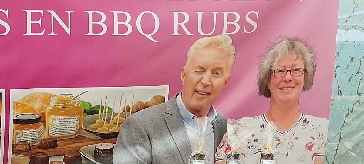 Gezelligheid troef in Coevorden!
En André van Duin is ook van de partij.
#Coevorden #StadCoevorden #StadvanStrijd #Gezellig #dagvandearbeid #tagderarbeid