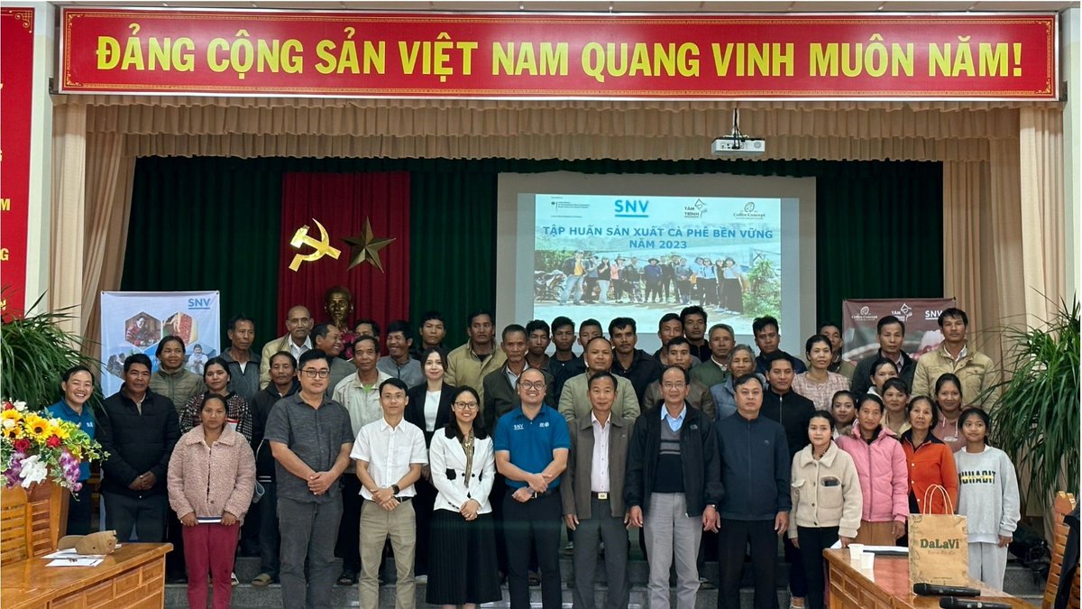 #Vietnam: Using technology to end #deforestation & unite people! #IKI project Café-REDD @SNVworld displays on the use of technology & social inclusion to sustain #forests in the face of coffee farming expansions. Read more ➡️ international-climate-initiative.com/NEWS2686-1 #GenerationRestoration