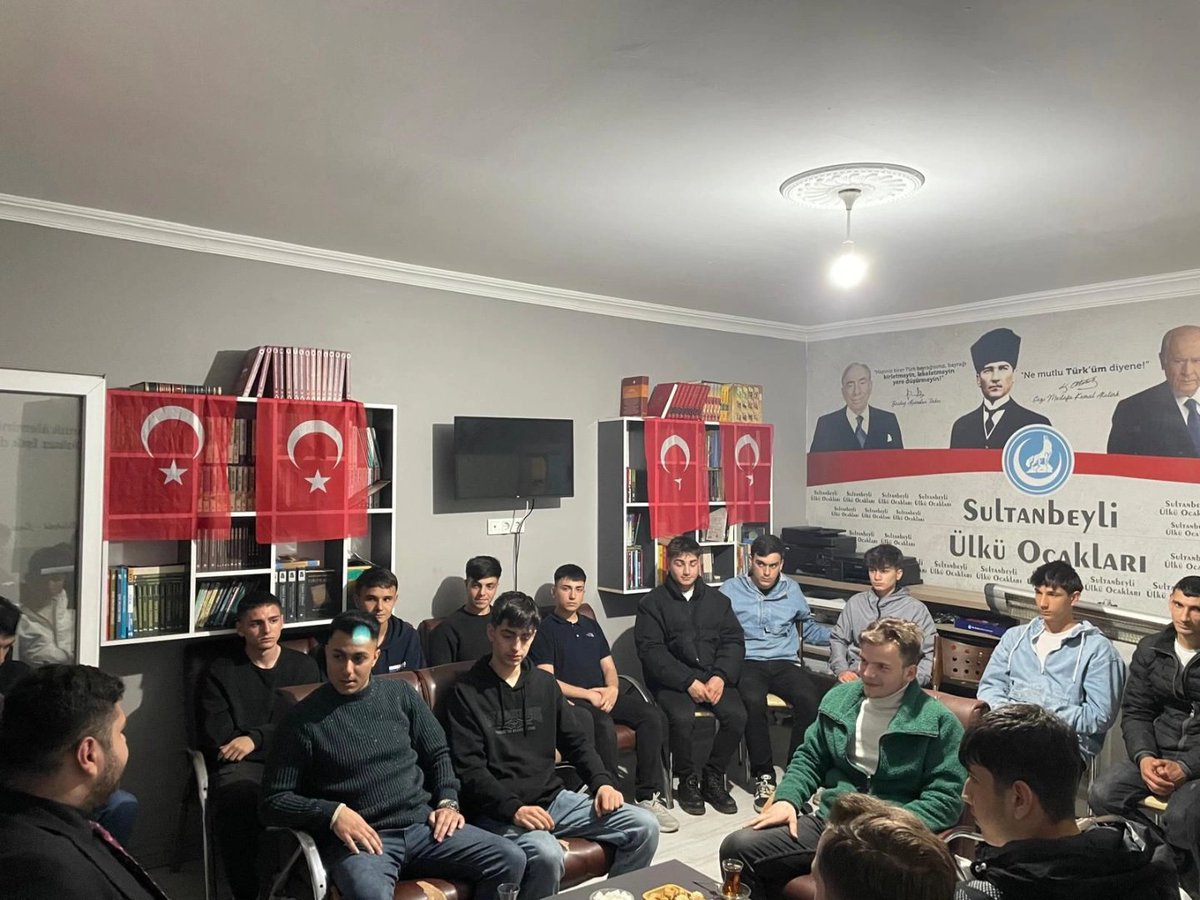İstanbul Ülkü Ocakları İl Ortaöğretim Birimi olarak Sultanbeyli Ülkü Ocaklarımızı ziyaret ederek ortaöğretim teşkilatımızla bir araya geldik.