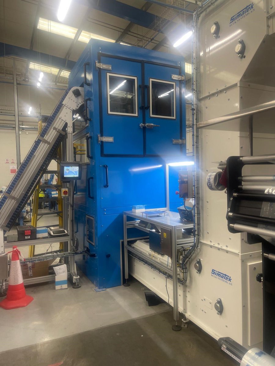 **Noise reducing enclosure surrounding a noisy granulator machine**Sponmech have recently completed the design, manufacture and installation of an acoustic enclosure for an esteemed client. This acoustic enclosure surrounds a noisy granulator machine. acoustic-enclosures.uk/case-study/aco…