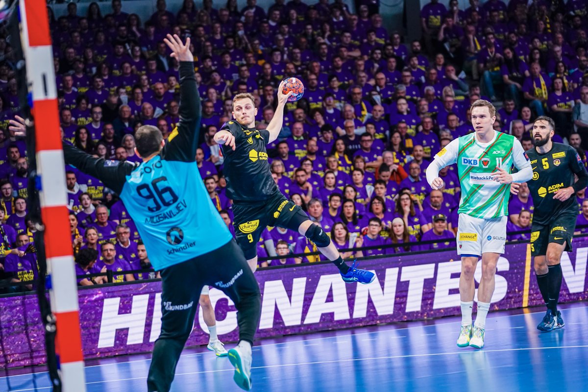 🤾 Handball - C2 (Hommes)

Nantes sorti par Berlin en quarts

Le HBC Nantes a craqué devant son public en feu contre Berlin, tenant du trophée, en quarts de finale retour de la Ligue européenne (30-37, 33-33 à l'aller). Il ne disputera pas le Final Four.