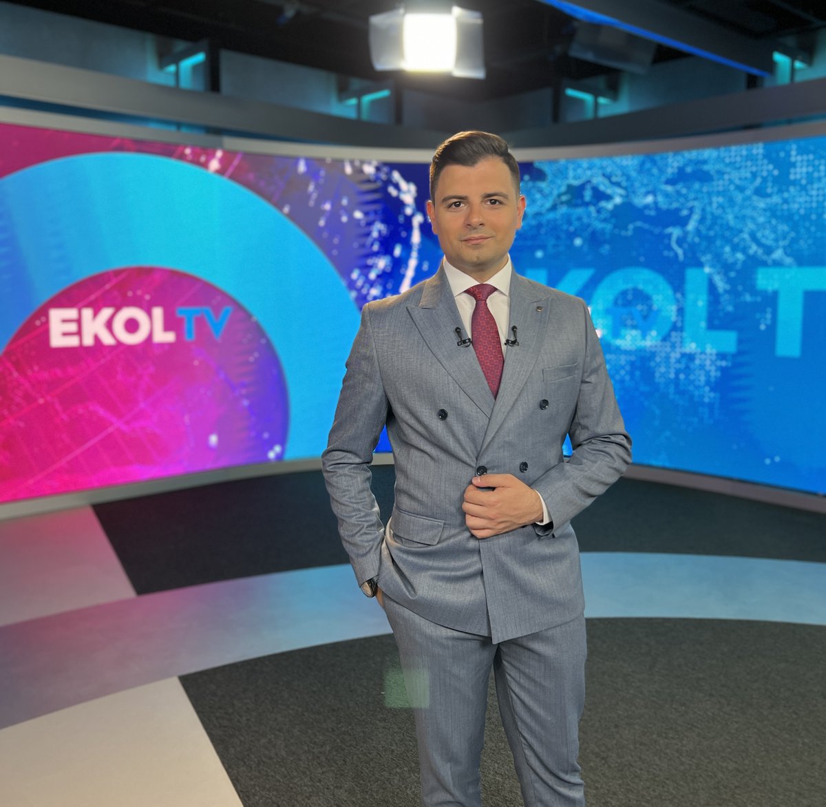 Okan Ateş ile 'Gün Ortası' canlı yayınla birazdan Ekol TV'de! @okanatess #EkolTV #canlı #gundem #1Mayıs
