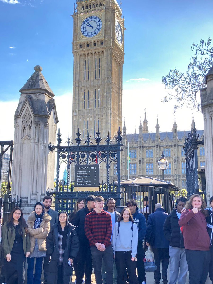 A huge thank you to our wonderful MPs @SarahOwen_ @rach_hopkins for hosting a group of Politics students at The Houses of Parliament in sunny London yesterday. Our students were very grateful for the opportunity & have come back energised to make a difference! Thank you both ❤️