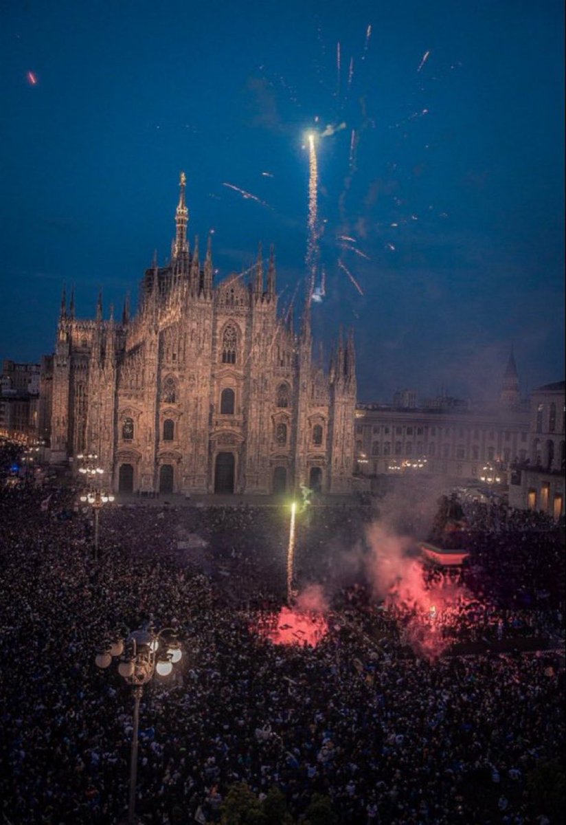 Piazza Duomo quando abbiamo vinto la seconda stella vs Piazza Duomo se il Marsiglia vince l’europa league