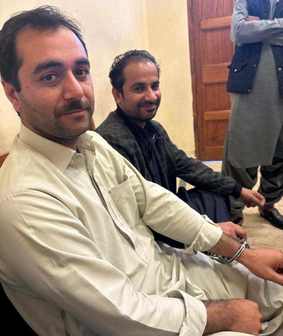 بیوٹمز یونیورسٹی “تکتو پروگریسو پینل”کے صدارتی امیدوار لیکچرارز <a href="/Baloch1Sohail/">Sohail Anwar</a> اور الرمُ بلوچ کو گرفتار کرنے کی شدید الفاظ مین مزمت کرتے ہین ہم سمجتے ہین کے معزز اساتذہ کی گرفتاری خکمرانوں کی طرف سے بلوچستان کے تعلمی اداروں کے خلاف سازش ہے جسے کسی صورت کامیاب ہونے نہین دینگے