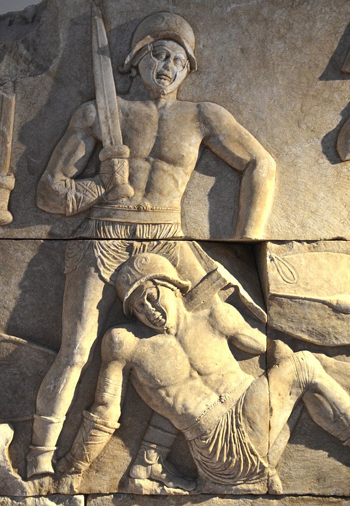 #ReliefWednesday

Detail from a funerary relief ~ C1st BCE

Neither gladiator looks particularly pleased here. Given the nature of gladiatorial combat and the context of a funerary relief, this makes perfect sense.

🏛Lucus Feroniae Museum of Archaeology
📸 Carole Raddato