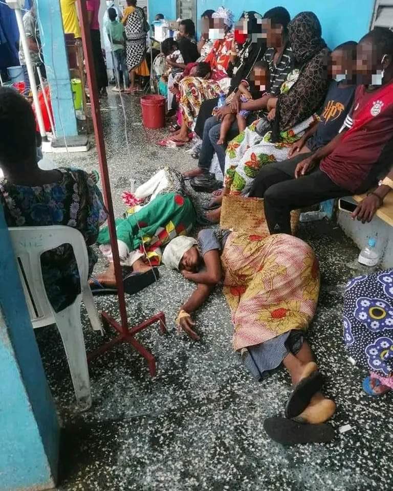 Le Choléra fait des ravages à Anjouan. 10 morts pour la seule journée d’hier. Les hôpitaux sont débordés, les malades dorment à même le sol. Le personnel médical épuisé, manque de tout. La gestion de cette crise sanitaire par le gouvernement Azali est irresponsable. #Comores