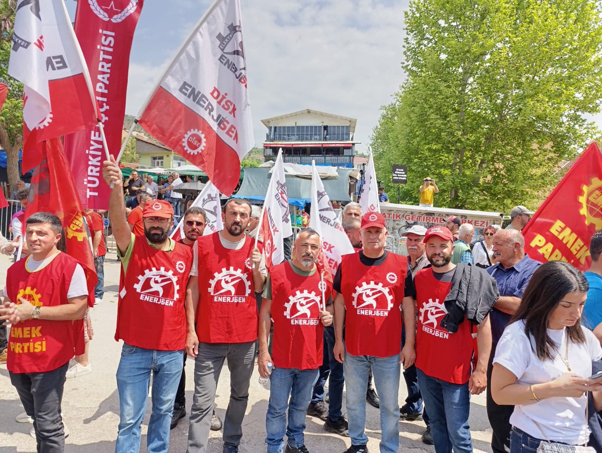 🛑TUNCELİ

FEDAŞ İŞÇİSİ DİRENİŞİN SİMGESİ!

#1MAYIS