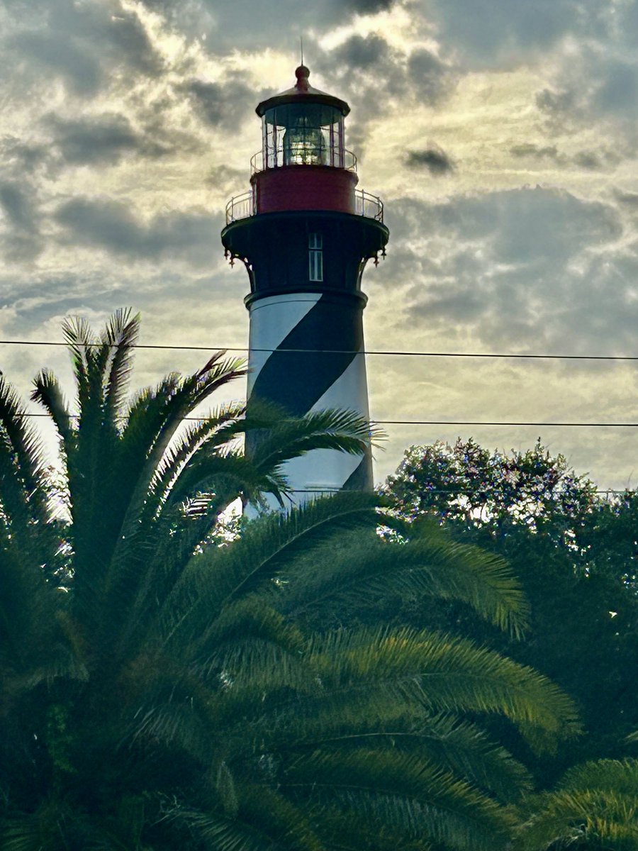 Good morning y’all 
Happy HumpDay 🥰🤟🏖️🏴‍☠️🎶🌺
Top Down , Kenny Chesney 
#GoodMorningEveryone #NoShoesNation #lighthouse #beach #beachlife #ocean #sun