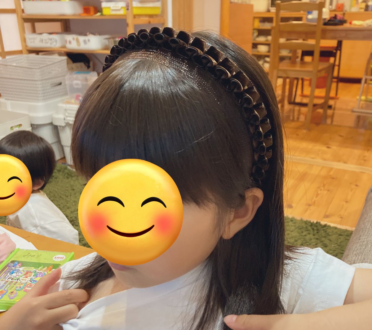 ブラウンは私がいただきました！！！
・大変かわいいです。
・全然締め付け感がなく、優しくフィットしている感じです。着け心地最高。
・ディープグリーン欲しい。
・仕事上がりで見苦しいですが着画も載せておきます。
・5歳の娘が着けるとハイパーかわいすぎましたね。