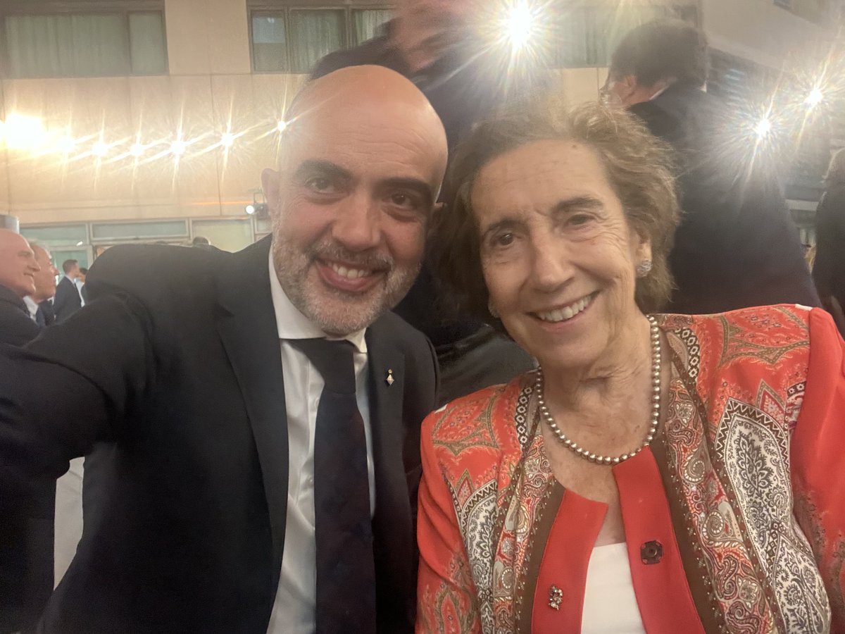 Nos ha dejado Victoria Prego, la mejor cronista de la historia democrática de España. La ultima vez que coincidimos me dijo que lo que habíamos hecho en Barcelona era propio del espíritu de la transición. Con eso me quedo. Descansa en paz.