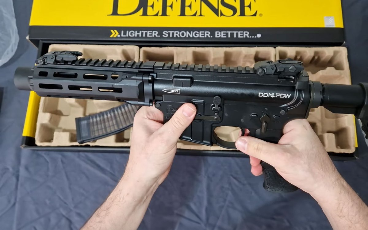 News: CYMA Daniel Defence M4 PDW SBR CGS GBBR Unboxing The Middle Aged Gamer got the CYMA Daniel Defence M4 PDW SBR CGS GBBR earlier and does an unboxing before doing a full review... Read the full story: popularairsoft.com/news/cyma-dani… #airsoft