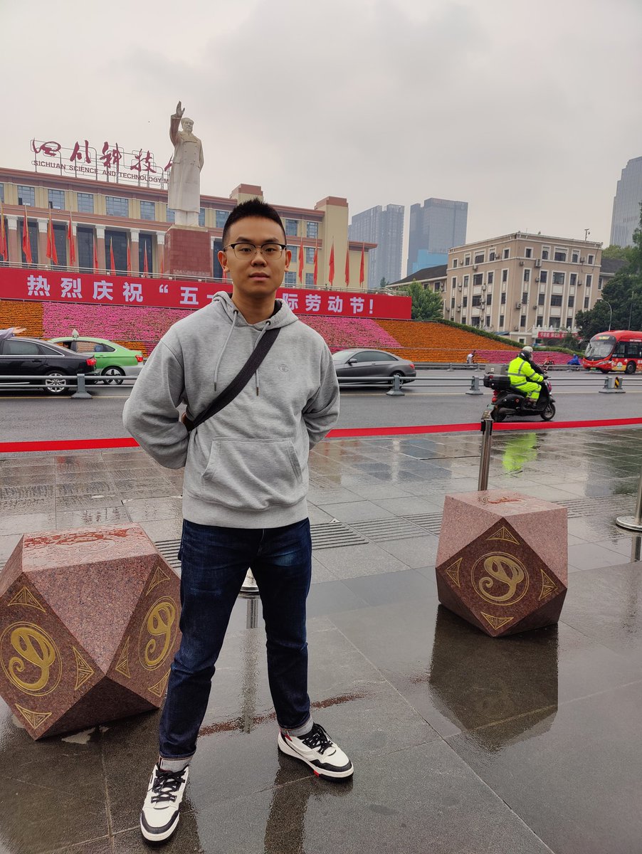 notXiangyu's tweet photo. Happy Mayday from Chengdu https://t.co/FRpxs4xqn6