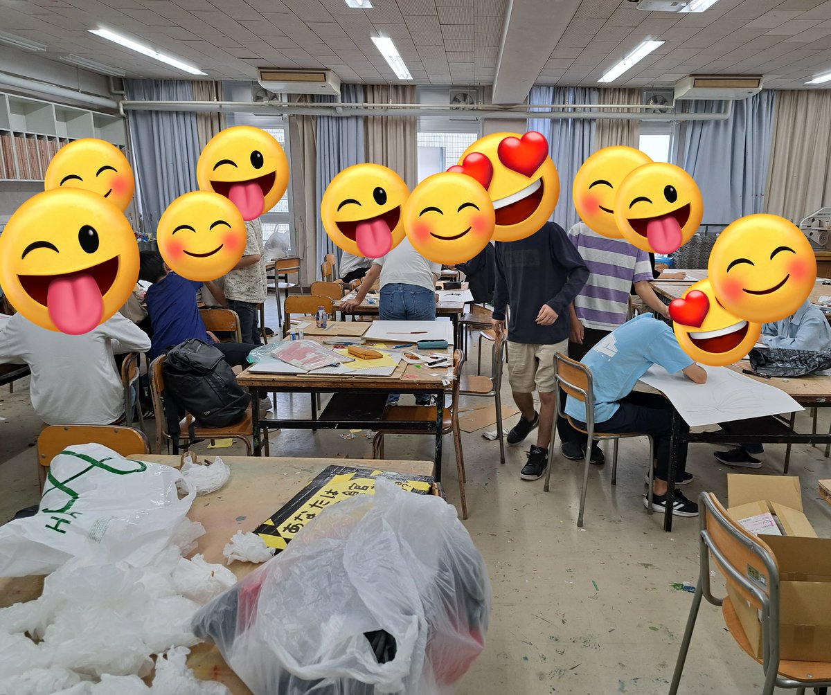 azbescape's tweet photo. 脱出ゲーム展文化祭一日前の午前の様子です。
外装、内装の最終準備です https://t.co/UsHMFMocKb