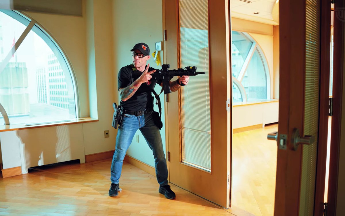 News: Single Man Room Entry CQB Technique Whilst not the optimal, Direct Action Combat Performance shows how the technique is done... Read the full story: popularairsoft.com/news/single-ma… #airsoft