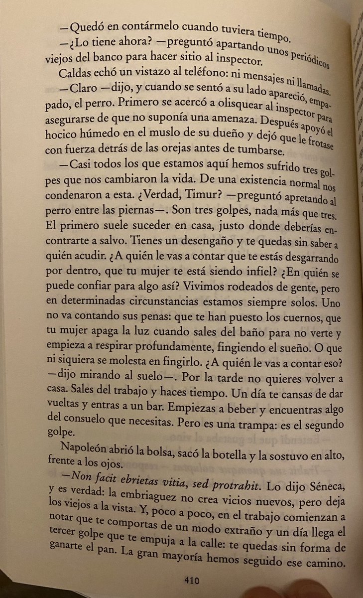MiguelProfe4's tweet photo. Ayer terminamos “El último barco”, de Domingo Villar (@edicionesiruela). Ahora que los titulares desprecian las Humanidades, recuerdo esta escena de Napoleón y el inspector Leo Caldas: https://t.co/wHyWh7BaqV