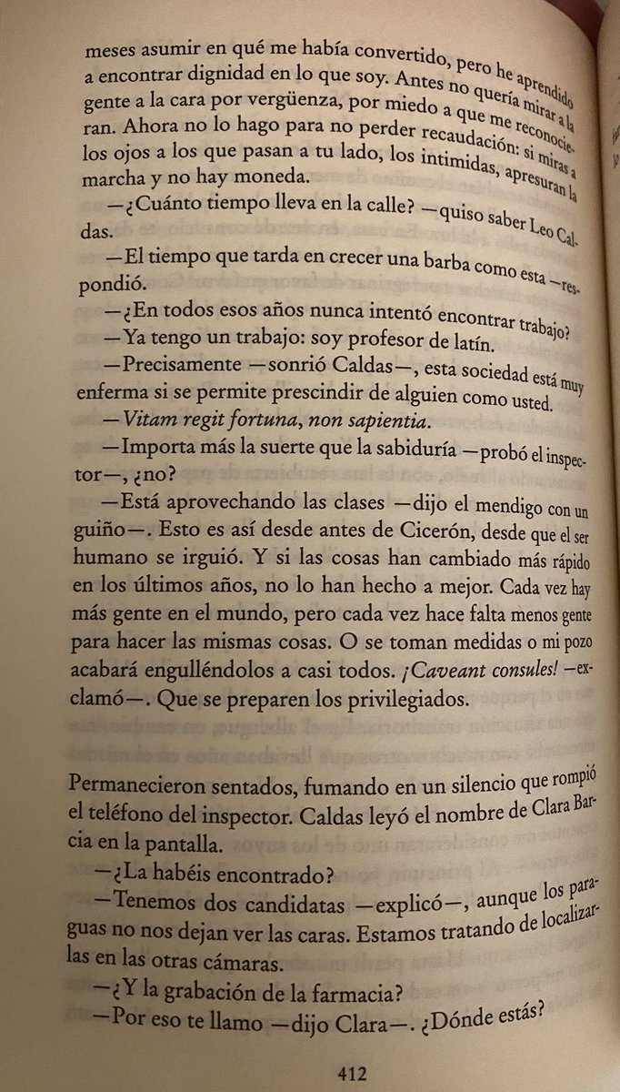 MiguelProfe4's tweet photo. Ayer terminamos “El último barco”, de Domingo Villar (@edicionesiruela). Ahora que los titulares desprecian las Humanidades, recuerdo esta escena de Napoleón y el inspector Leo Caldas: https://t.co/wHyWh7BaqV