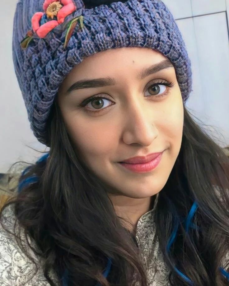 Rate my look in old picurebetween 1 to 10 😍😘
#ShraddhaKapoor #bollywoodactress