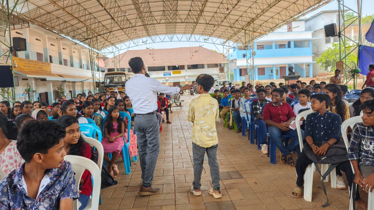 ncsmgoi's tweet photo. Unveiling the magic behind science!
Students actively participated and enjoyed at the #ScienceMagicShow, conducted by @rscpcalicut, a unit of @ncsmgoi, @MinOfCultureGoI, at Mavoor HSS, Kozhikode, as a part of #SummerSmiles 2024, from April 29-30, 2024.
#Science #Creativity https://t.co/WEhv9GVfag