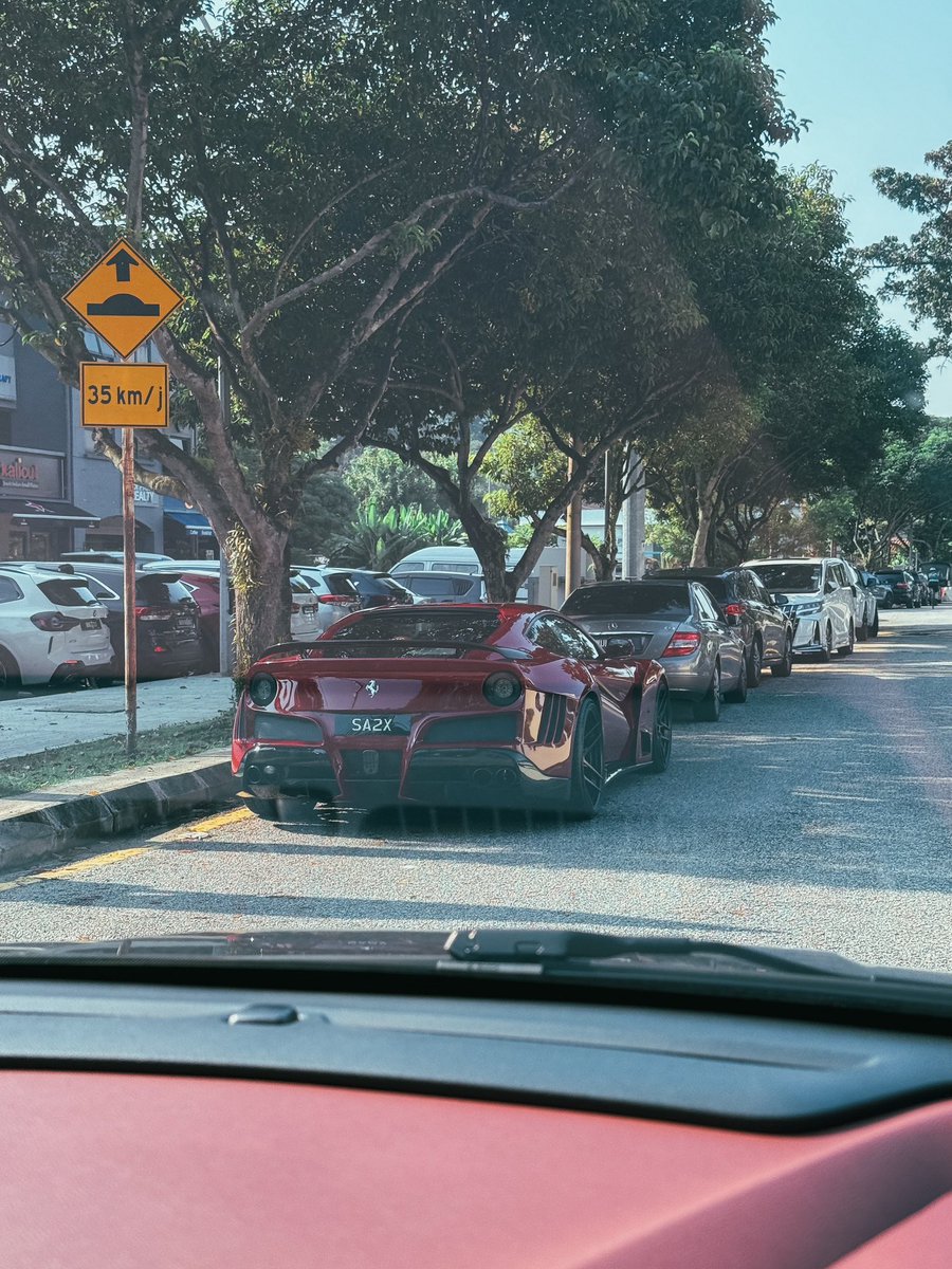 What a morning. 997 GT3RS, 991 CS, Cayman GT4, 992 CS, 964C2 and F12 N-Largo.