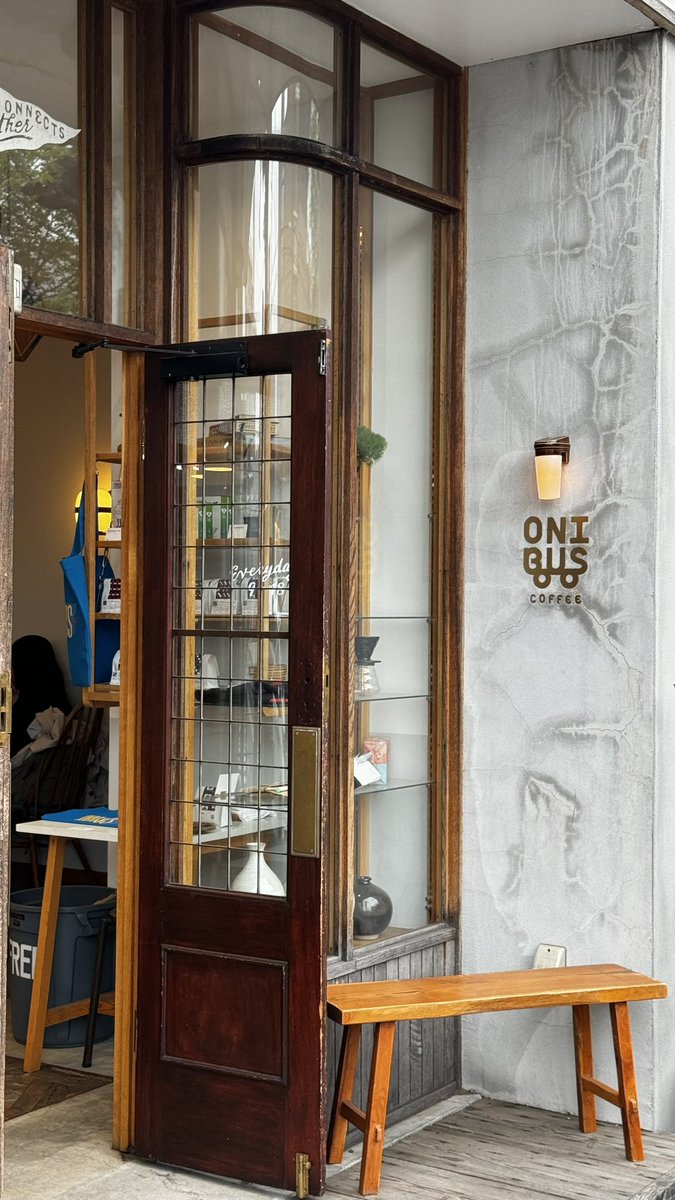 castlemidnight's tweet photo. 八雲『ONIBUS COFFEE』。
コーヒーはONIBUSオリジナルブレンド

#オニバスコーヒー #ONIBUSCOFFEE #オニバス #ONIBUS #目黒 #中目黒 #自由が丘 #八雲 #碑文谷 #コーヒー #カフェ #ハンドドリップ #駒沢通り #学芸大学 #学大 https://t.co/Blr3QABO96