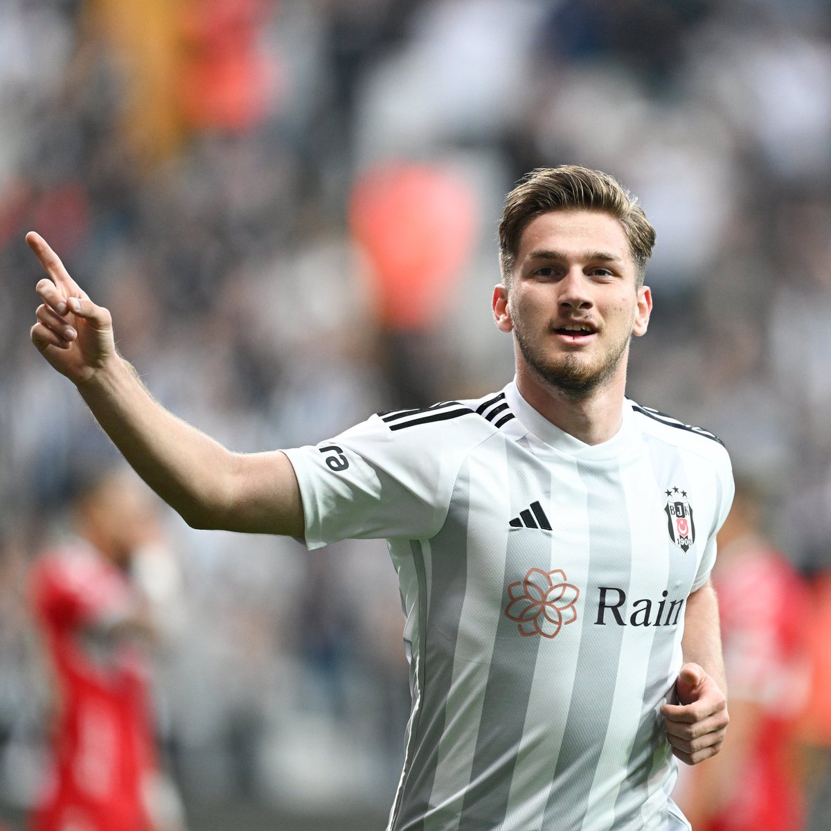 ❌ Beşiktaş, Fulham'ın Semih Kılıçsoy için yaptığı 15 milyon euroluk teklifi reddetti. 📰 Sabah