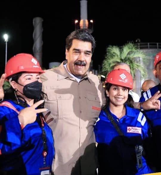 Hablando de Trabajadores y Celebrar este #1Mayıs #MayoDeTransformación #DiaDelTrabajador Honrar y decir al Mundo que me siento orgulloso como seguro estoy toda Venezuela de tener el Presidente más arrechamente Trabajador de toda la pelota del Mundo, el Champions @NicolasMaduro