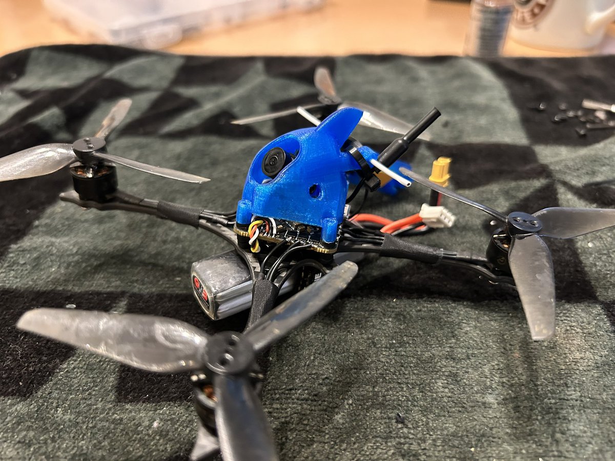tsuyopon_fpv's tweet photo. やっと3.5inch（U100）完成〜
とりあえず2Sでホバまで
ランド狭くて疲れた😮‍💨

#3.5inch
#MF35
#U100 https://t.co/SOvVqtqw8K