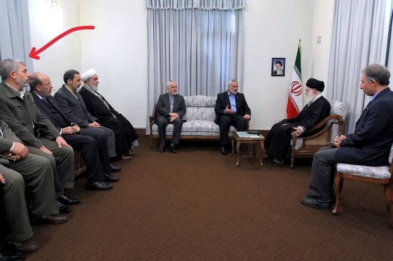 בתקשורת האיראנית פורסם אתמול תיעוד נדיר של יחיא סינוואר נפגש עם ח'אמנהאי בטהראן במסגרת משלחת חמאס. הביקור נערך ב-12 בפברואר 2012.
