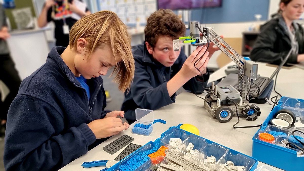 Learning Centres (@chchliblearning) on Twitter photo Keep an eye out for a lot more high engagement VEX robotics workshops in Ōtautahi as we at Library with our awesome collab partners @WiljDekkers & <a href="/GCSNinAction/">Greater Christchurch Schools' Network</a> expand our fleet to reach more rangatahi. <a href="/matihikonz/">Te Papatipu Matihiko Career Pathways</a> <a href="/ChristchurchCC/">Christchurch City Council</a> <a href="/VEXRobotics/">VEX Robotics</a> <a href="/KIWIBOTS/">KIWIBOTS New Zealand</a> <a href="/Makerspaces_com/">Makerspaces.com</a> #STEM Keep an eye out for a lot more high engagement VEX robotics workshops in Ōtautahi as we at Library with our awesome collab partners @WiljDekkers & <a href="/GCSNinAction/">Greater Christchurch Schools' Network</a> expand our fleet to reach more rangatahi. <a href="/matihikonz/">Te Papatipu Matihiko Career Pathways</a> <a href="/ChristchurchCC/">Christchurch City Council</a> <a href="/VEXRobotics/">VEX Robotics</a> <a href="/KIWIBOTS/">KIWIBOTS New Zealand</a> <a href="/Makerspaces_com/">Makerspaces.com</a> #STEM