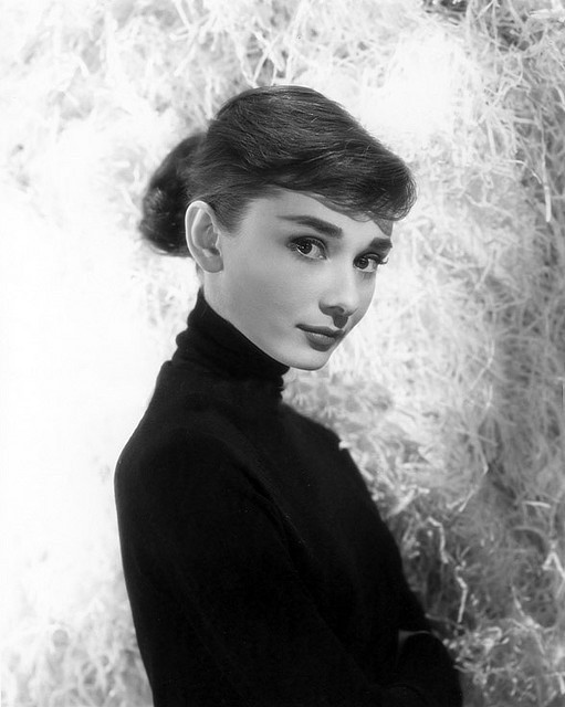 SaintAudrey_'s tweet photo. Audrey photographed by Bud Fraker for Funny Face, 1956
#AudreyHepburn #WednesdayMotivation #wednesdaythought #Wednesdayvibe
#Iconic #Beautiful
 #Gorgeous #Stunning  #OldHollywood #Hollywood  #Fashion #Style https://t.co/IQhbKmmU8h