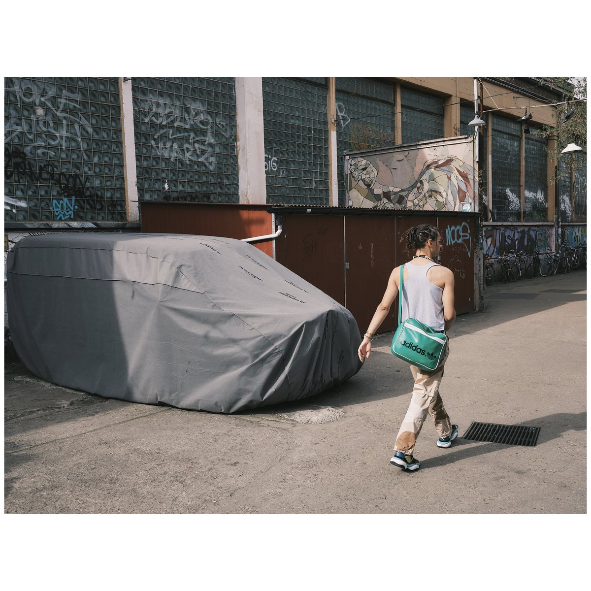 On the flea market in Berlin
📷Fujifilm GFX 50R + GF 35-70mm
#berlin #mediumformat #streetphotography #street #urban #urbanstreetpics #urbanphotography #city #cityphotography #citylife #photographyislife #justgoshoot