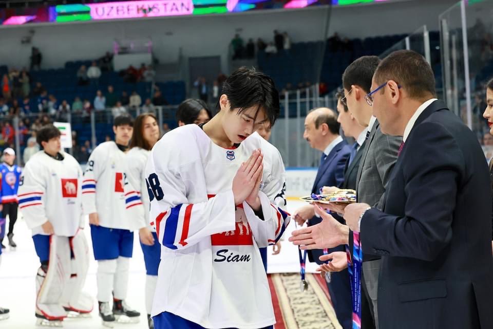 Dear #PEEMTANAT 🐻‍❄️🏒

We are so proud of you and can’t wait for the next match! We know that you always do your best, thanks for your hard work. Well done for this game and continue on the next one. 🤍

Much love
OYP & Your Fans