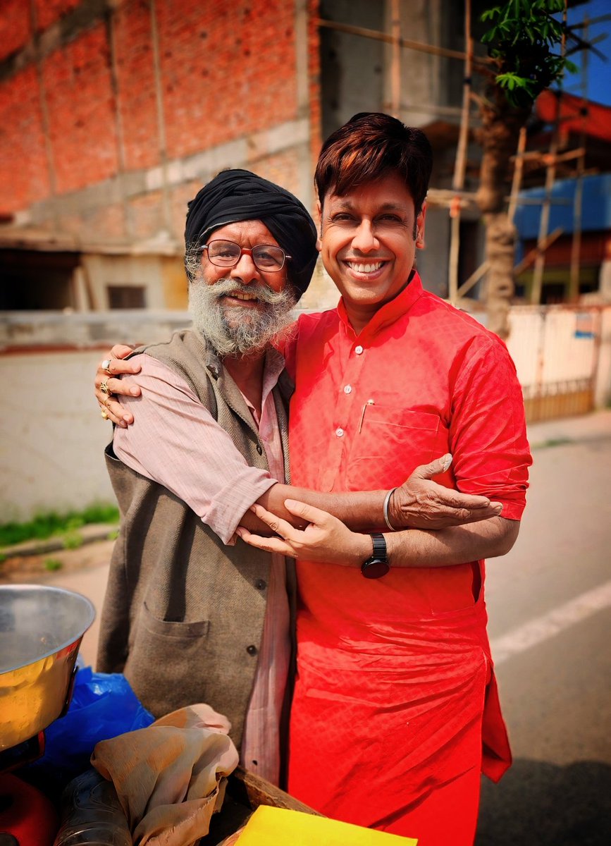 saurabhjsuman's tweet photo. वो मज़दूर होता है
जो मजबूर होता है
मजदूरों का सम्मान कीजिए वो बहुत बड़े योद्धा हैं जो गिरिबी के विरुद्ध बिना शस्त्रों के युद्ध लड़ रहे हैं।
#LabourDay #LaborDay2024 #WorldWorkersDay #WorkersDay #workersday2024 #श्रम_दिवस #मजदूर_दिवस https://t.co/lpxBBrAX8j