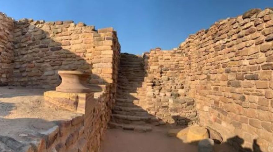 'GujaratFoundationDay, let's visit #Dholavira's location is on the #Tropic of Cancer. It is one of the five largest Harappan sites and most prominent #archaeological sites in India belonging to the #Indus Valley Civilization considered as grandest of cities of its time.'