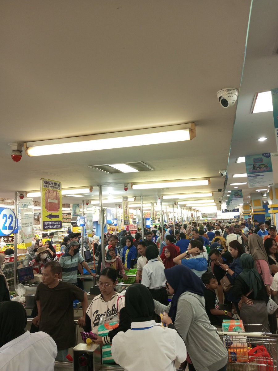 Piye iki pak hyung Marten. Mbludak <a href="/martinwae/">makan siang apa ya</a>