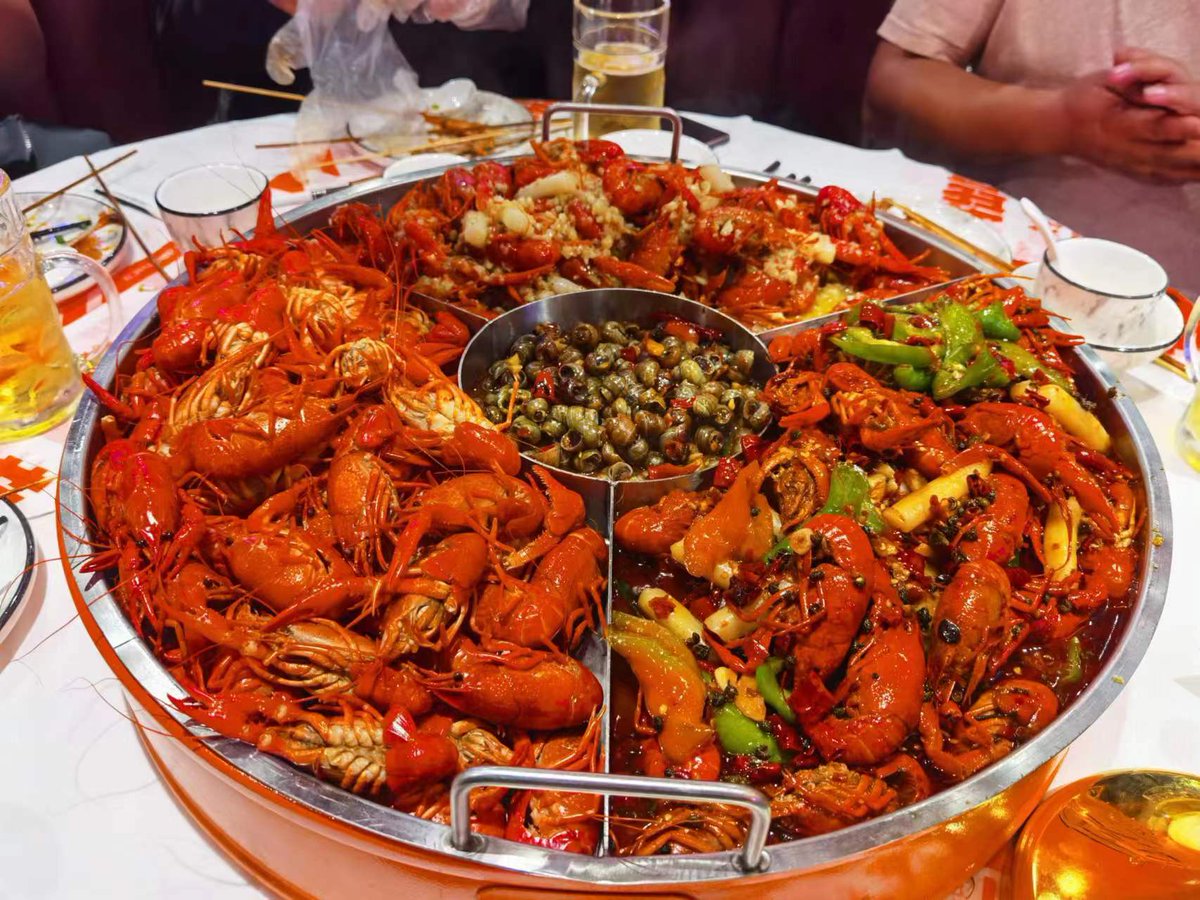 SWD_Aquatech's tweet photo. It's very joyful to have lobster and beer with friends who have come from afar.

#goodlife
#friends https://t.co/6WNJX0gixn